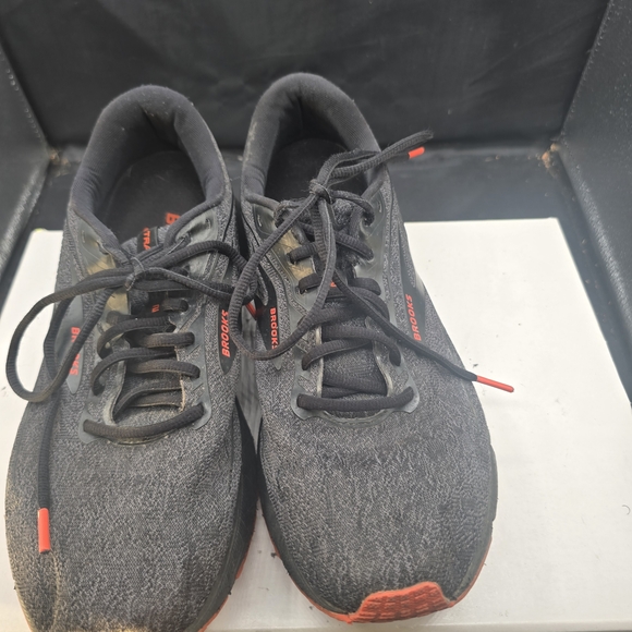 Brooks‎ Black and Red Athletic Shoes